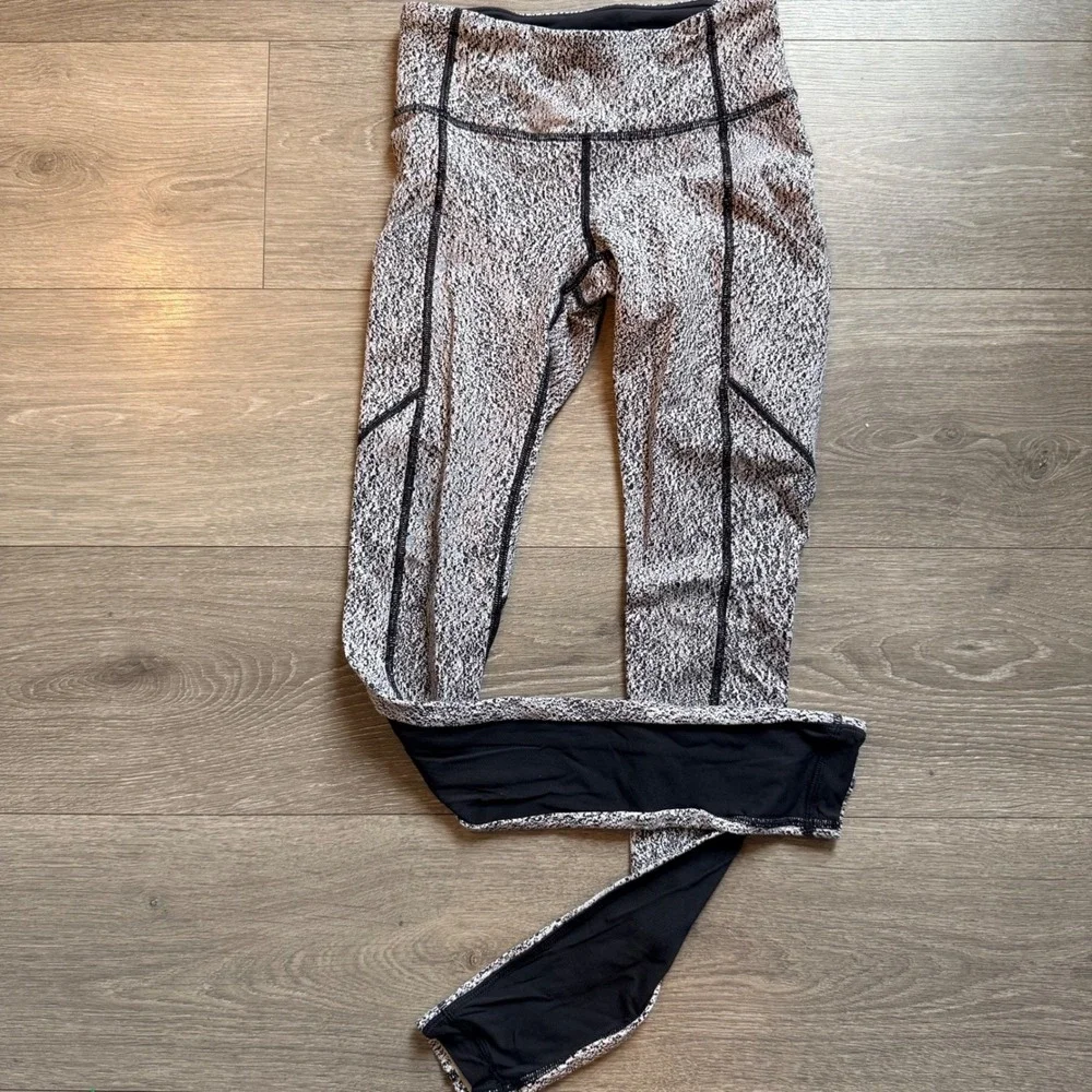 Lululemon Tight Stuff Tight Black White Space Dye Mesh Panel Leggings Size‎ 2